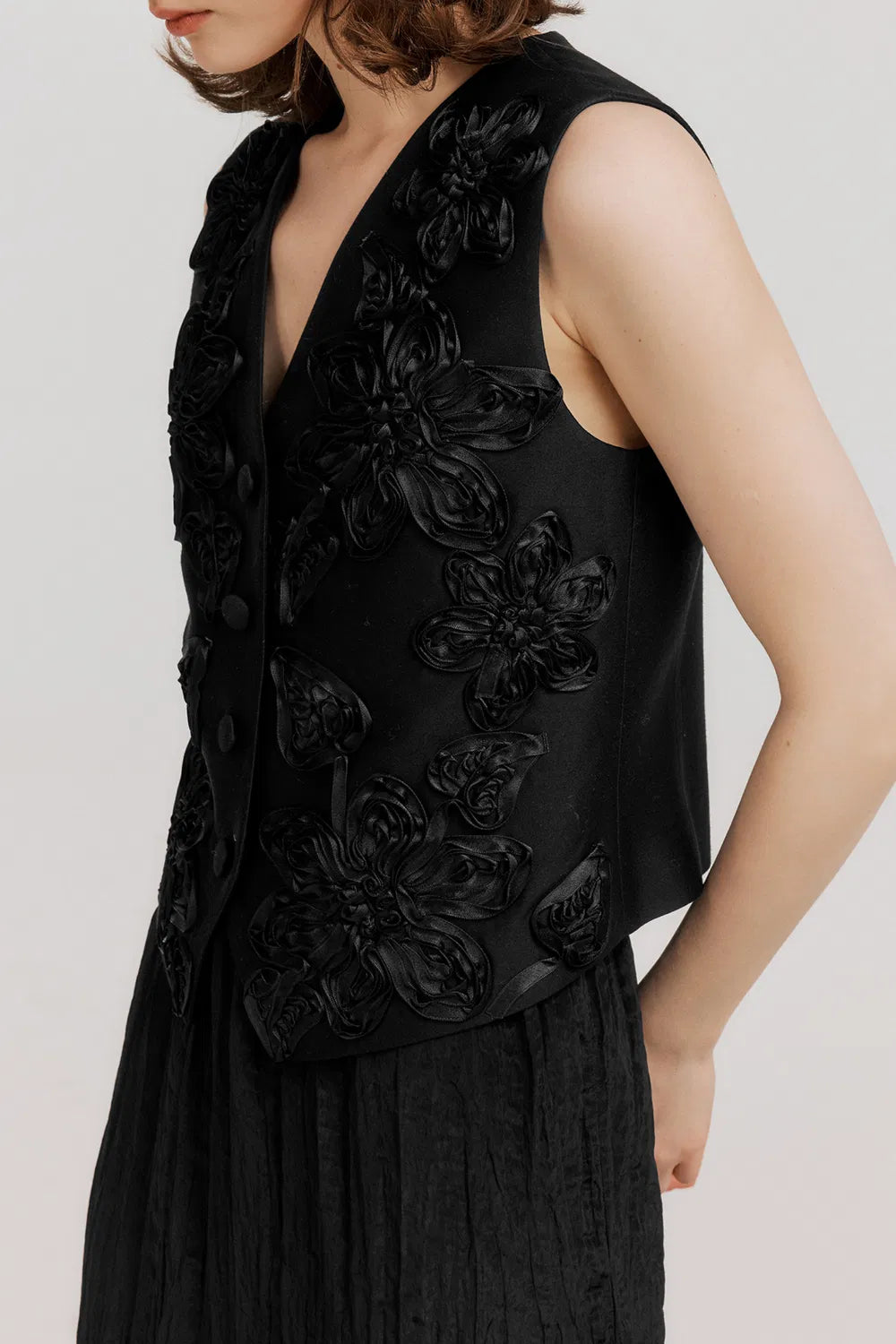 Engrave Silk-Wool Blend Embroidered Vest