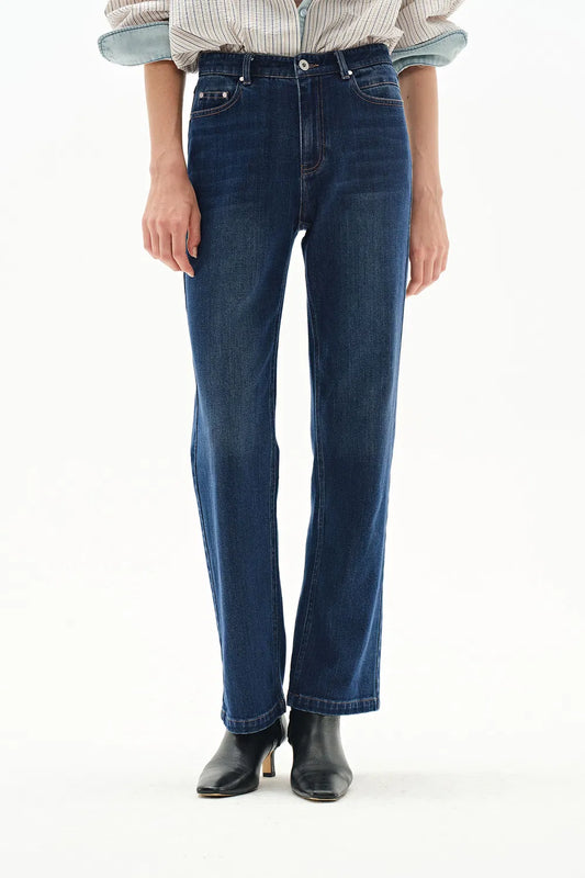 Nicola Tapered Jeans in Stretchy Denim