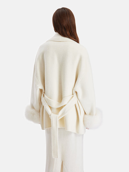 Minimalist Peluş Manşetli Ceket