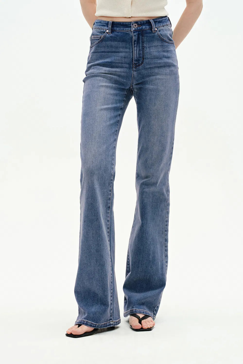 Emma Bootcut Jeans in Stretchy Denim