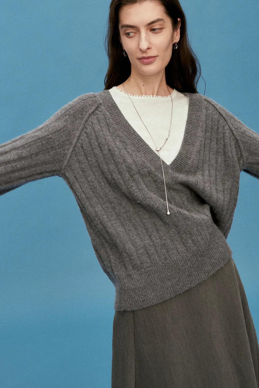 Zoey Deep V-Neck Sweater in Merino Wool Cashmerem Knit